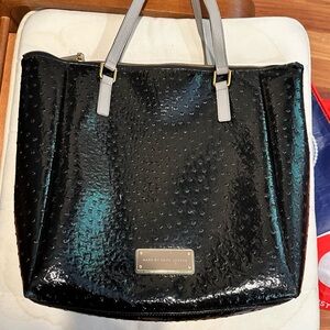 Marc Jacob’s spacious tote bag with zipper. Love this bag.